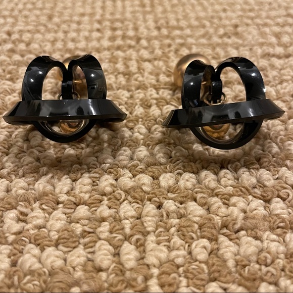 Sheila Fajl Do The Twist Earring Black - Picture 4 of 5